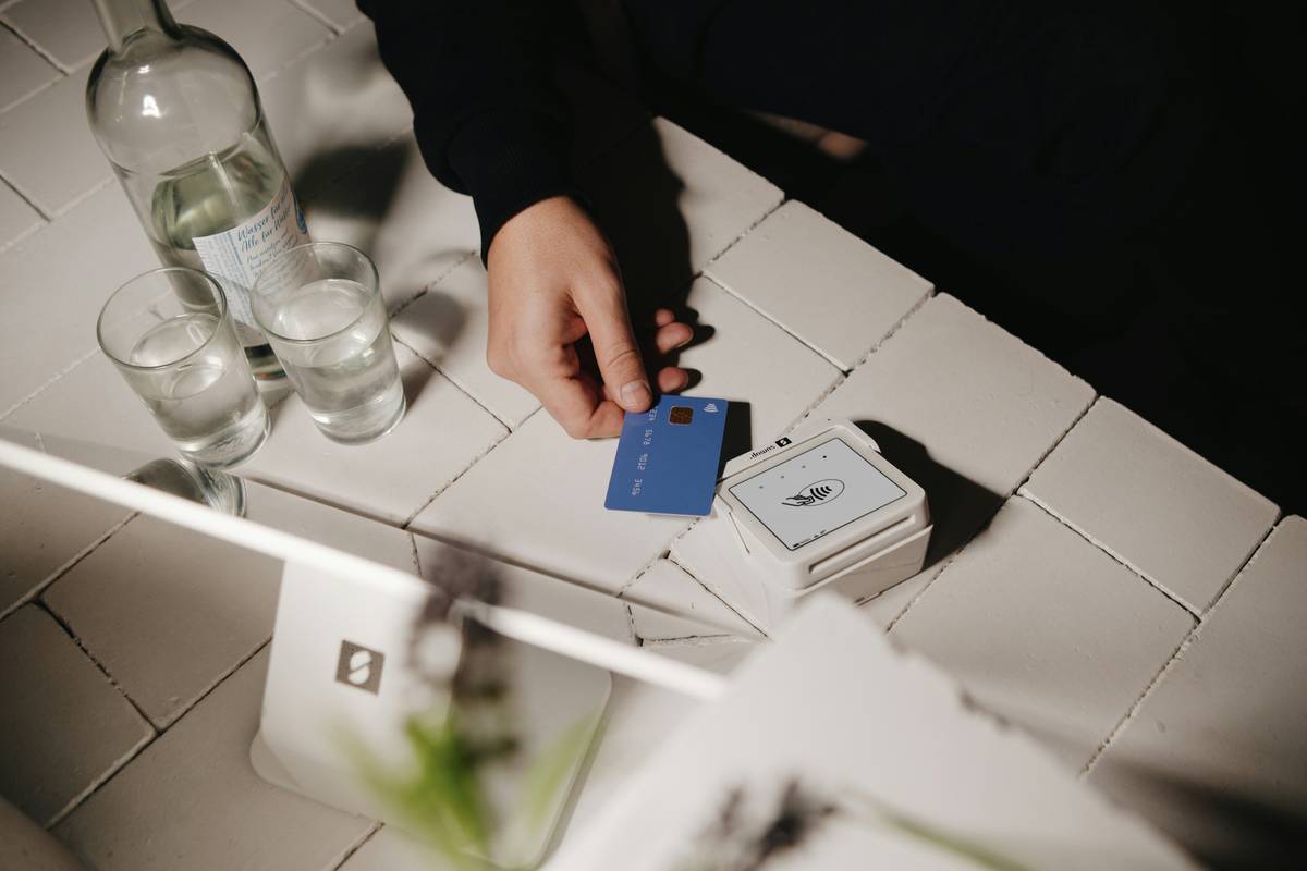 Comparison of Complimentary Hotel Nights benefits across top metal credit cards